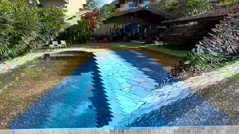 Frente Mar com Piscina no Condomínio Pedra Verde - 9 suites