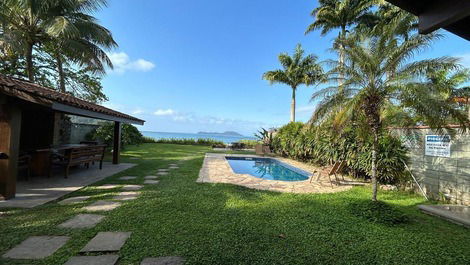 Frente Mar com Piscina no Condomínio Pedra Verde - 9 suites