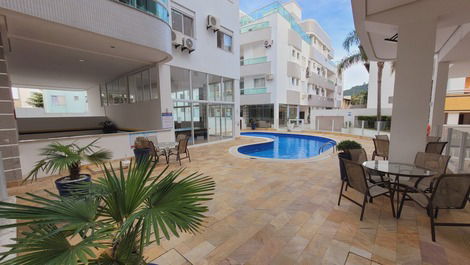 AMPLO APARTAMENTO - APENAS 80M DA PRAIA COM PISCINA E MELHOR PREÇO