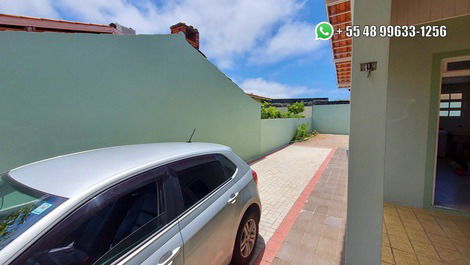 CASA na Praia dos Ingleses, 03 Dormitórios, Condominio Fechado.