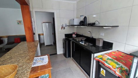 Apartamento a 100 metros da Praia Grande em Ubatuba