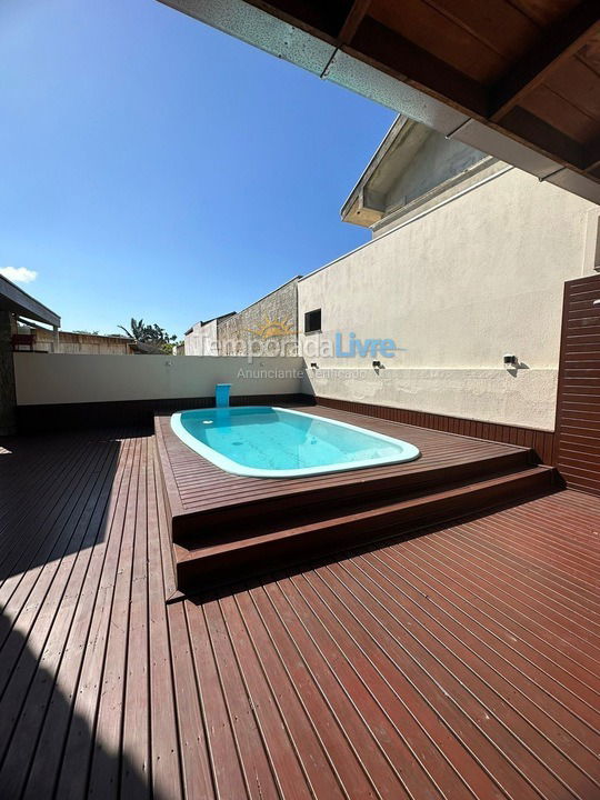 Casa para aluguel de temporada em Bombinhas (Praia de Canto Grande Mar de Fora)