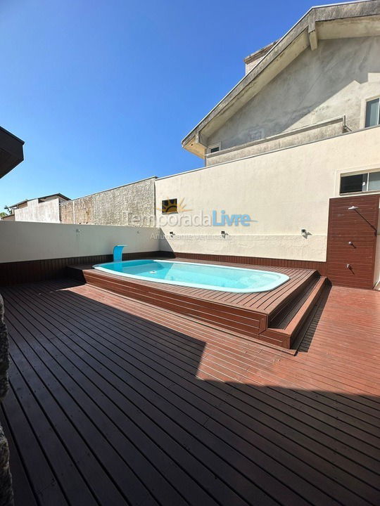 Casa para aluguel de temporada em Bombinhas (Praia de Canto Grande Mar de Fora)