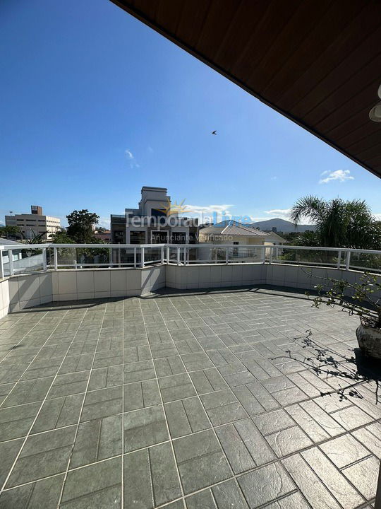 Casa para aluguel de temporada em Bombinhas (Praia de Canto Grande Mar de Fora)