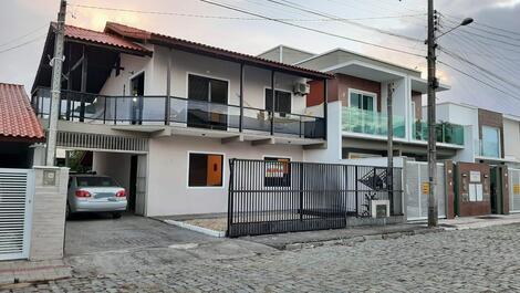 CASA 04 DORMITORIOS, CON AIRE ACONDICIONADO, A 80 METROS DEL MAR DE CANTO G.