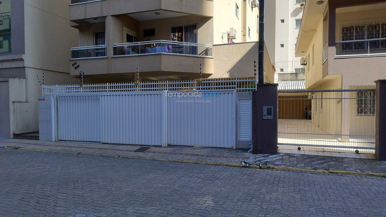 Apartamento para aluguel de temporada em Itapema (Meia Praia)