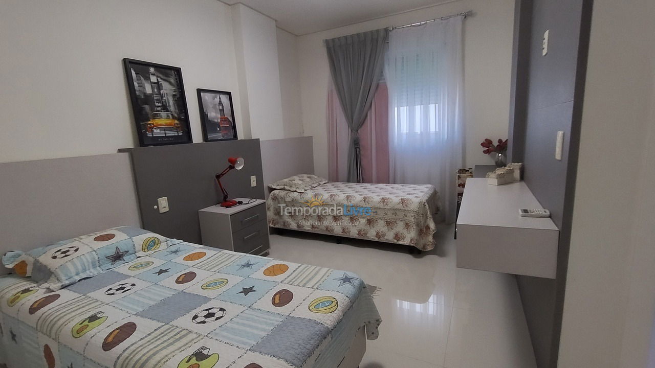 Apartamento para aluguel de temporada em Itapema (Meia Praia)