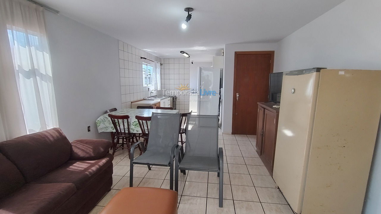 Apartamento para aluguel de temporada em Itapema (Meia Praia)