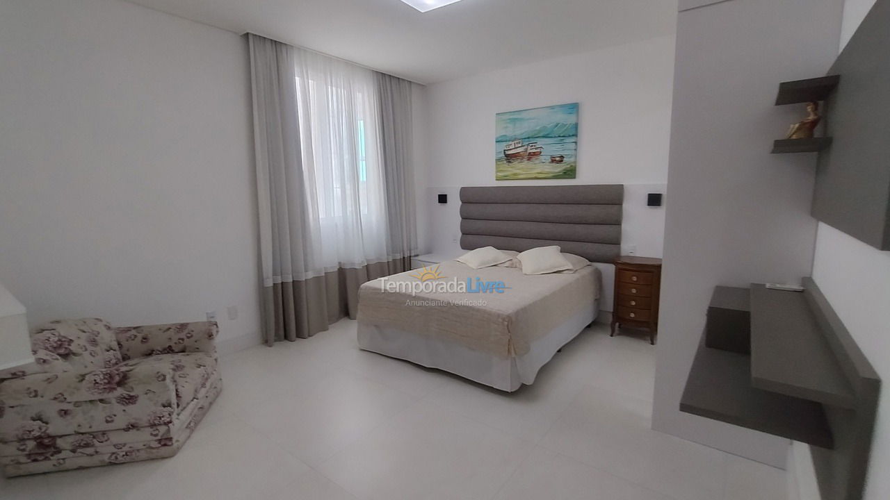 Apartment for vacation rental in Itapema (Meia Praia)