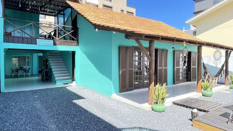 Casa com exclusividade para até 25 pessoas Mariscal Bombinhas.