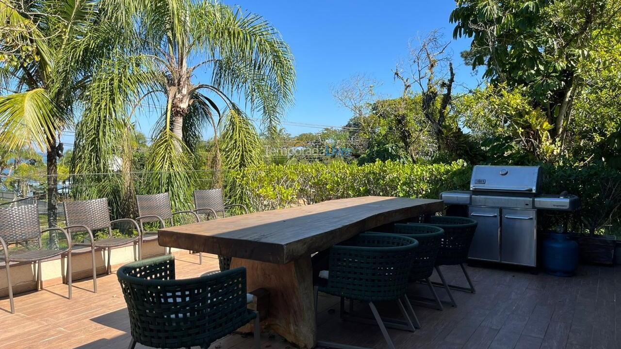 Casa para aluguel de temporada em São Sebastião (Praia da Baleia)