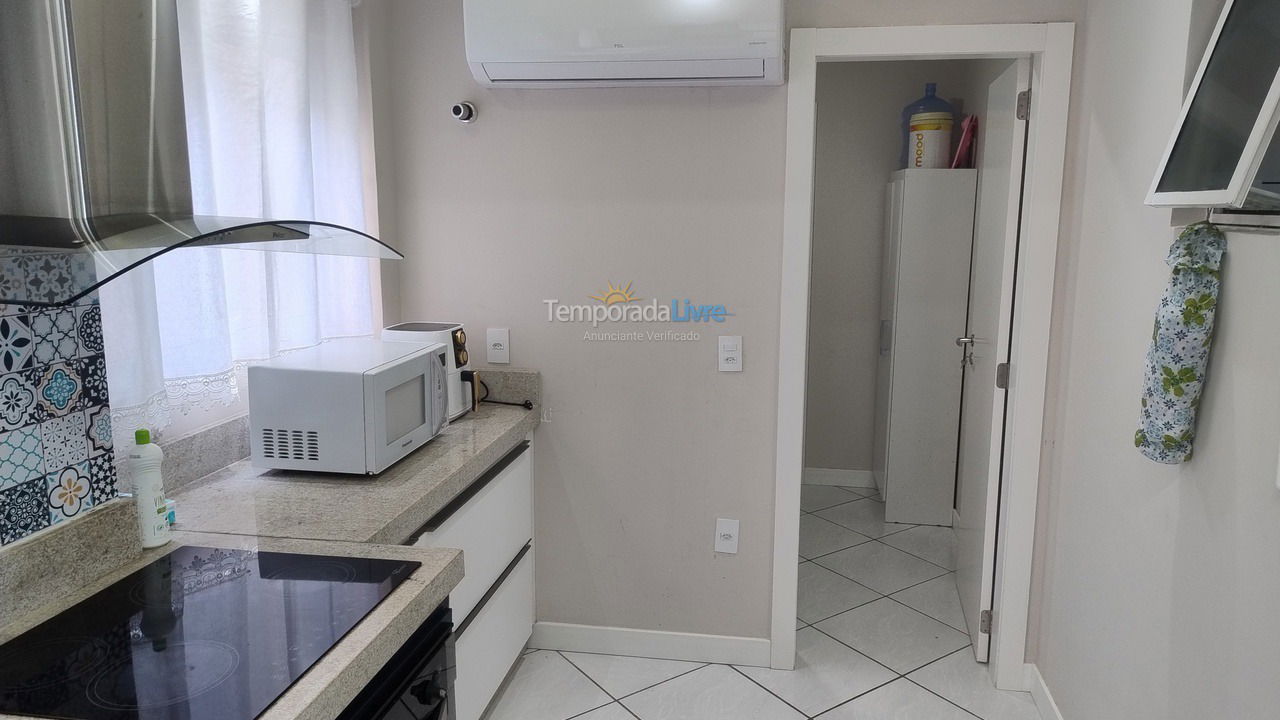 Apartamento para aluguel de temporada em Itapema (Meia Praia)