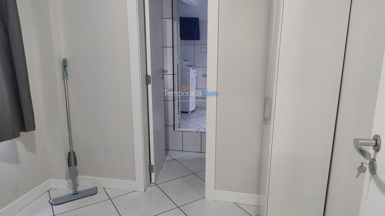 Apartamento para aluguel de temporada em Itapema (Meia Praia)