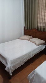 Quarto (1 cama de casal + 1 bi-cama)