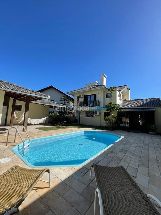 Casa para aluguel de temporada em Florianópolis (Jurere Tradicional)