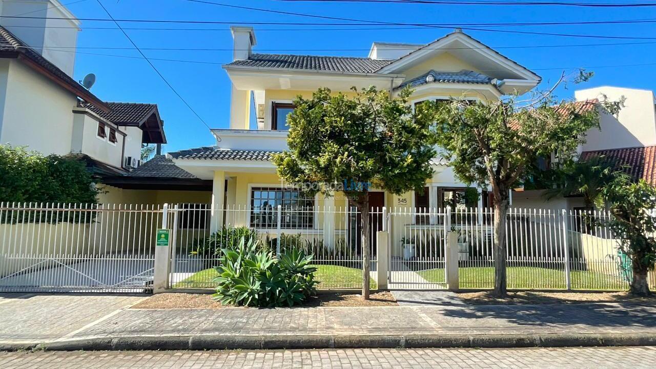 Casa para aluguel de temporada em Florianópolis (Jurere Tradicional)