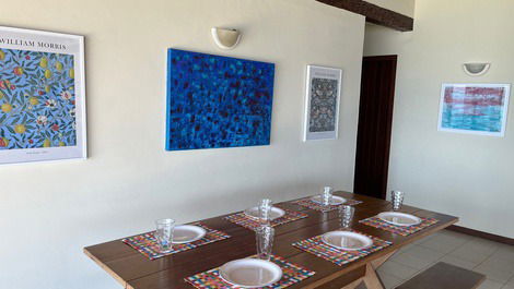 Sala e mesa de jantar