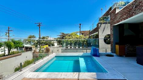 House in condominium on beach avenue in Juquehy