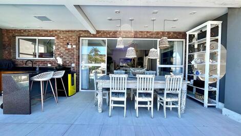 House in condominium on beach avenue in Juquehy