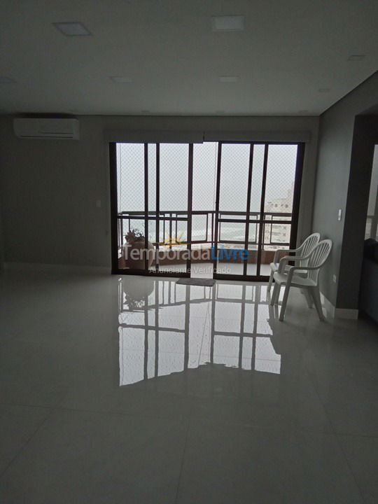 Apartamento para aluguel de temporada em Guarujá (Praia do Tombo)