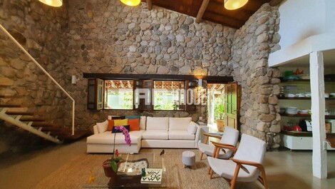 5 bedroom house 90m from Itamambuca beach