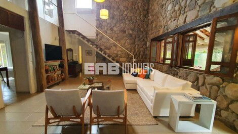 5 bedroom house 90m from Itamambuca beach