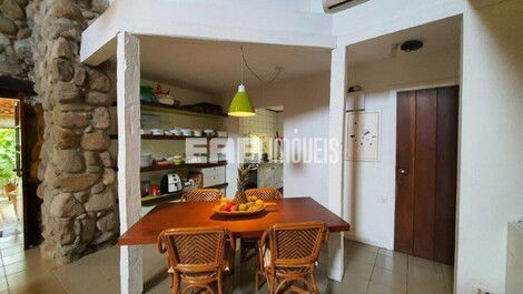 5 bedroom house 90m from Itamambuca beach