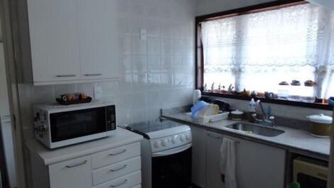 Casa em condomínio Riviera de S. Lourenço c 3 dorm (1 s) com ar