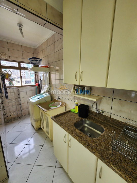 Apartamento para aluguel de temporada em Itapema (Meia Praia)