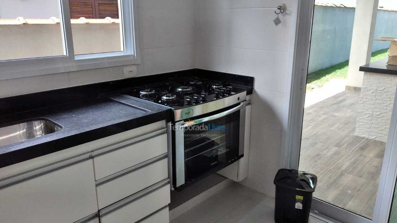 Casa para alquiler de vacaciones em Bertioga (Condominio Morada da Praia)