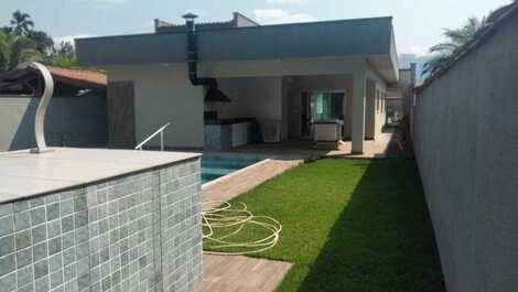 BEAUTIFUL AND SPACIOUS HOUSE FOR 10 PEOPLE BORACEIA - BERTIOGA