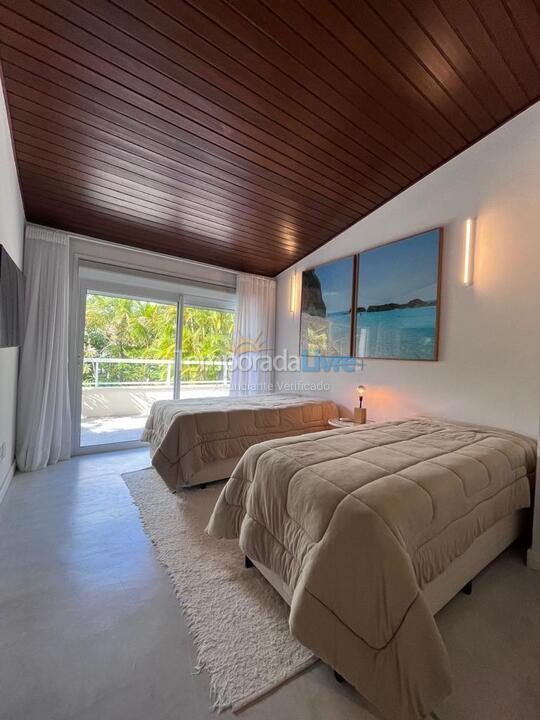 House for vacation rental in São Sebastião (Praia da Baleia)