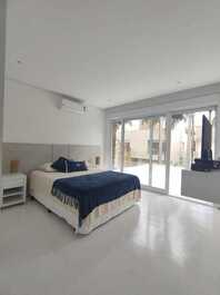 Beautiful and charming house for rent in condominium.