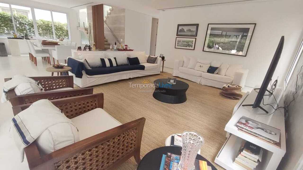 Casa para alquiler de vacaciones em São Sebastião (Praia da Baleia)