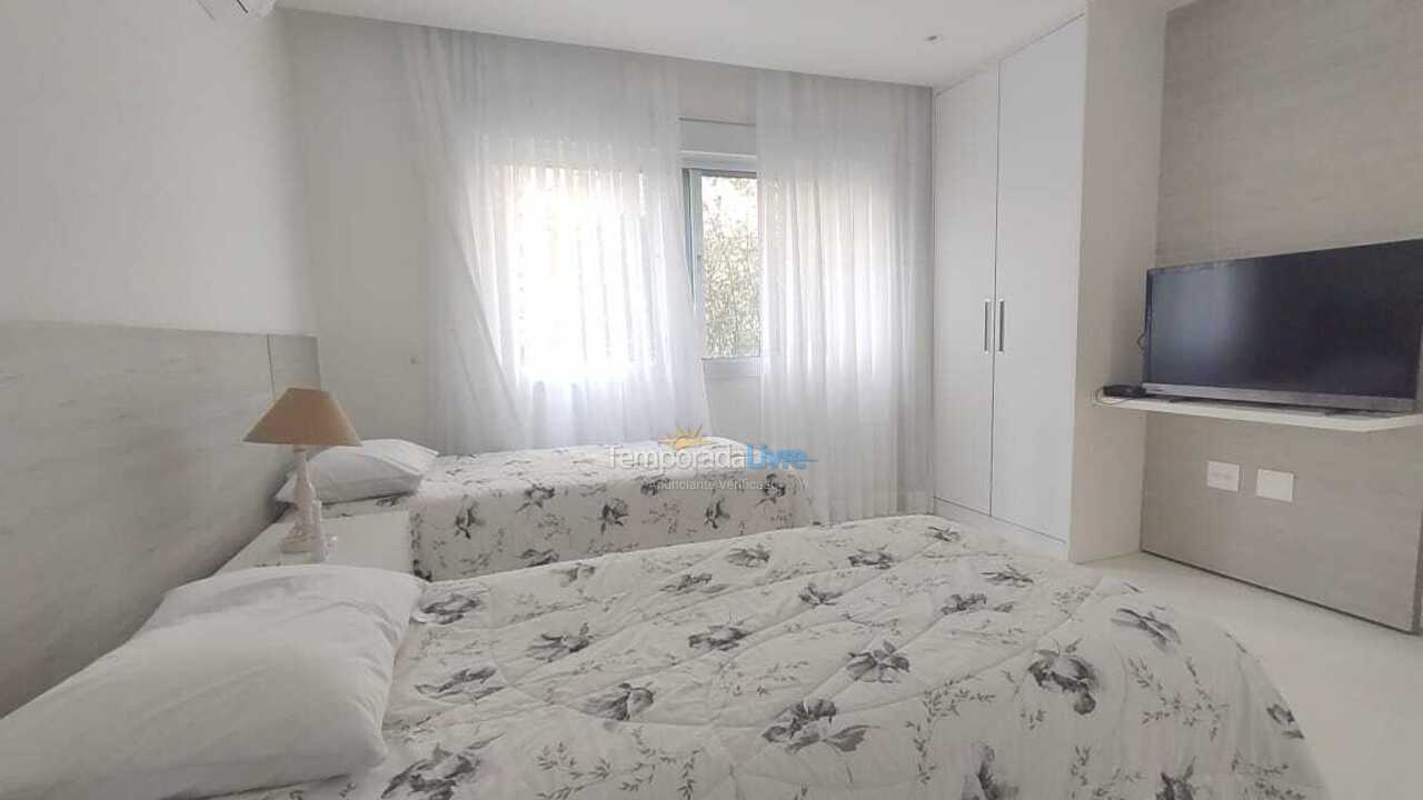 Casa para alquiler de vacaciones em São Sebastião (Praia da Baleia)