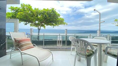 LARGE APARTMENT ON THE SAND