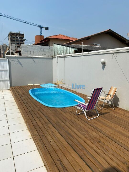 Casa para aluguel de temporada em Porto Belo (Perequê)