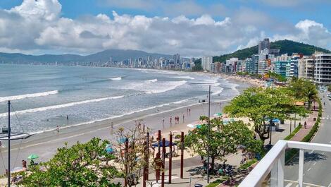 PÉ NA AREIA NO CENTRO DE ITAPEMA