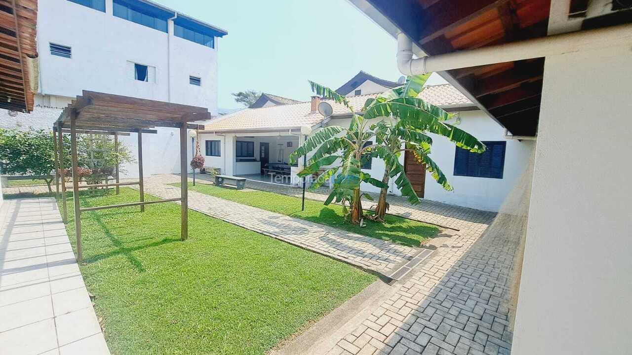 Casa para alquiler de vacaciones em Ubatuba (Maranduba)