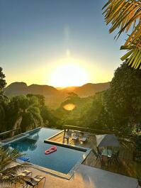 ¡Mansión Retiro del Sol! ¡En las montañas de Itanhangá!