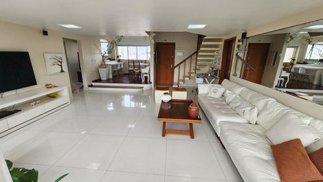 Pitangueiras penthouse with 3 suites, sea view, 3 parking spaces, A/C, 100 m from the sea