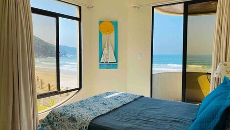 Wonderful beachfront triplex for seasonal rental