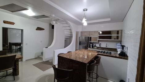 Triplex 04 habitaciones, primera línea de mar en Bombas