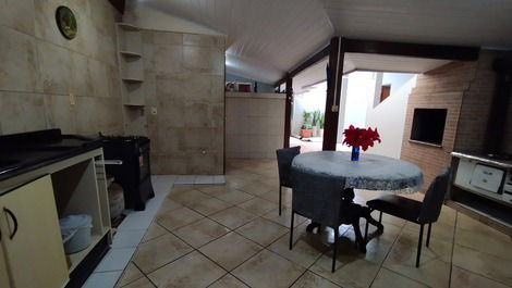 House in the center of Navegantes, 90 meters from the sea