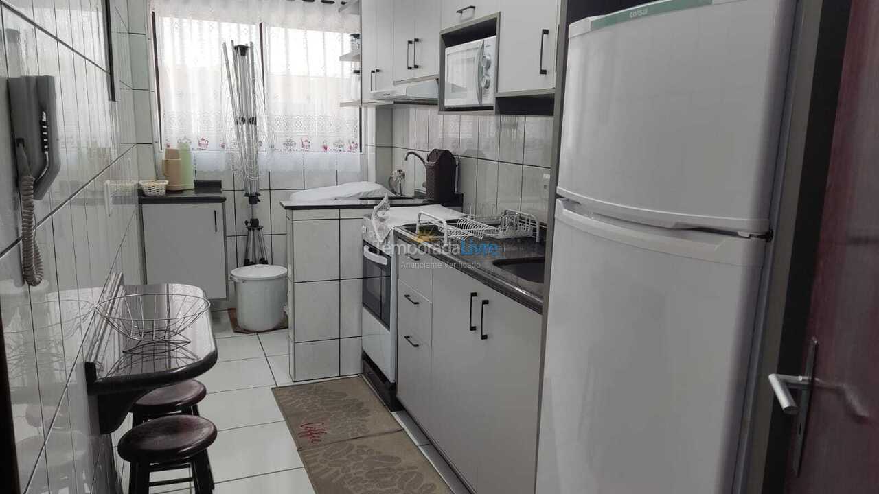 Apartamento para aluguel de temporada em Itapema (Meia Praia Frente Mar)