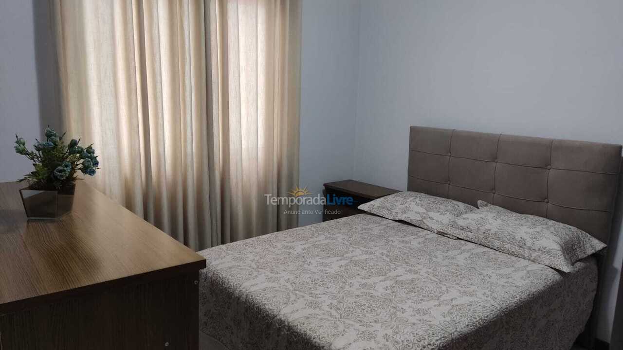 Apartamento para aluguel de temporada em Itapema (Meia Praia Frente Mar)