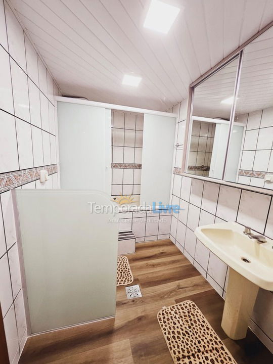 Apartamento para aluguel de temporada em Itapema (Meia Praia)