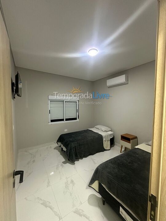 Casa para alquiler de vacaciones em Guarujá (Jardim Virginia Praia da Enseada)