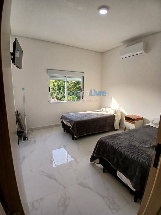 Casa para aluguel de temporada em Guarujá (Jardim Virginia Praia da Enseada)