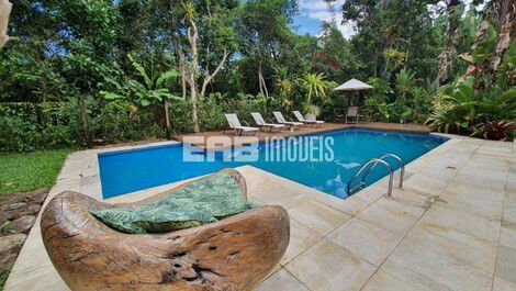 Casa de alto padrão, com piscina, na praia de Itamambuca, Ubatuba